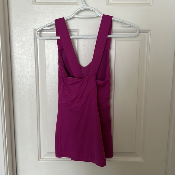 Lululemon tank size 8 - Picture 2 of 4